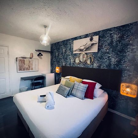 R1 Superking Sized Bed & 65" Tv On The Wall In Clapham Lejlighed London Eksteriør billede