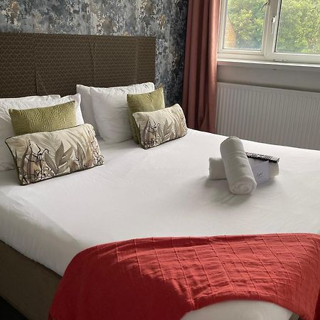R1 Superking Sized Bed & 65" Tv On The Wall In Clapham Lejlighed London Eksteriør billede