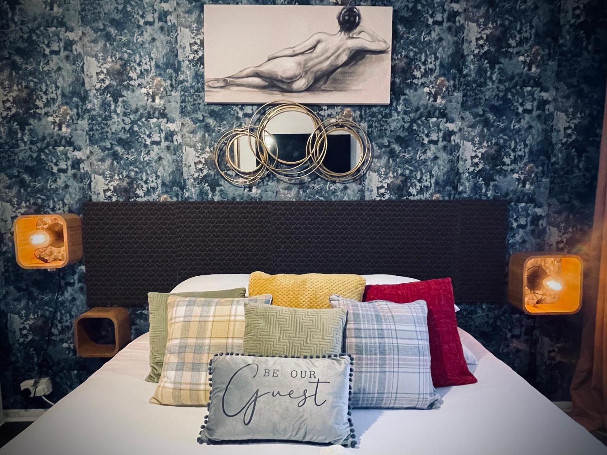 R1 Superking Sized Bed & 65" Tv On The Wall In Clapham Lejlighed London Eksteriør billede