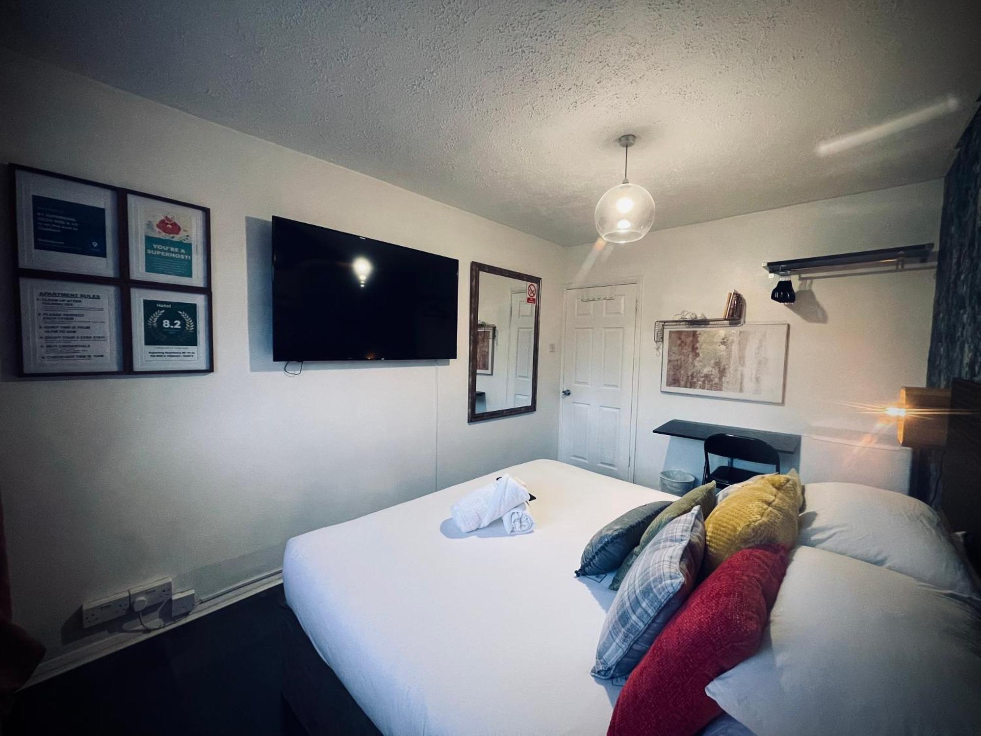 R1 Superking Sized Bed & 65" Tv On The Wall In Clapham Lejlighed London Eksteriør billede