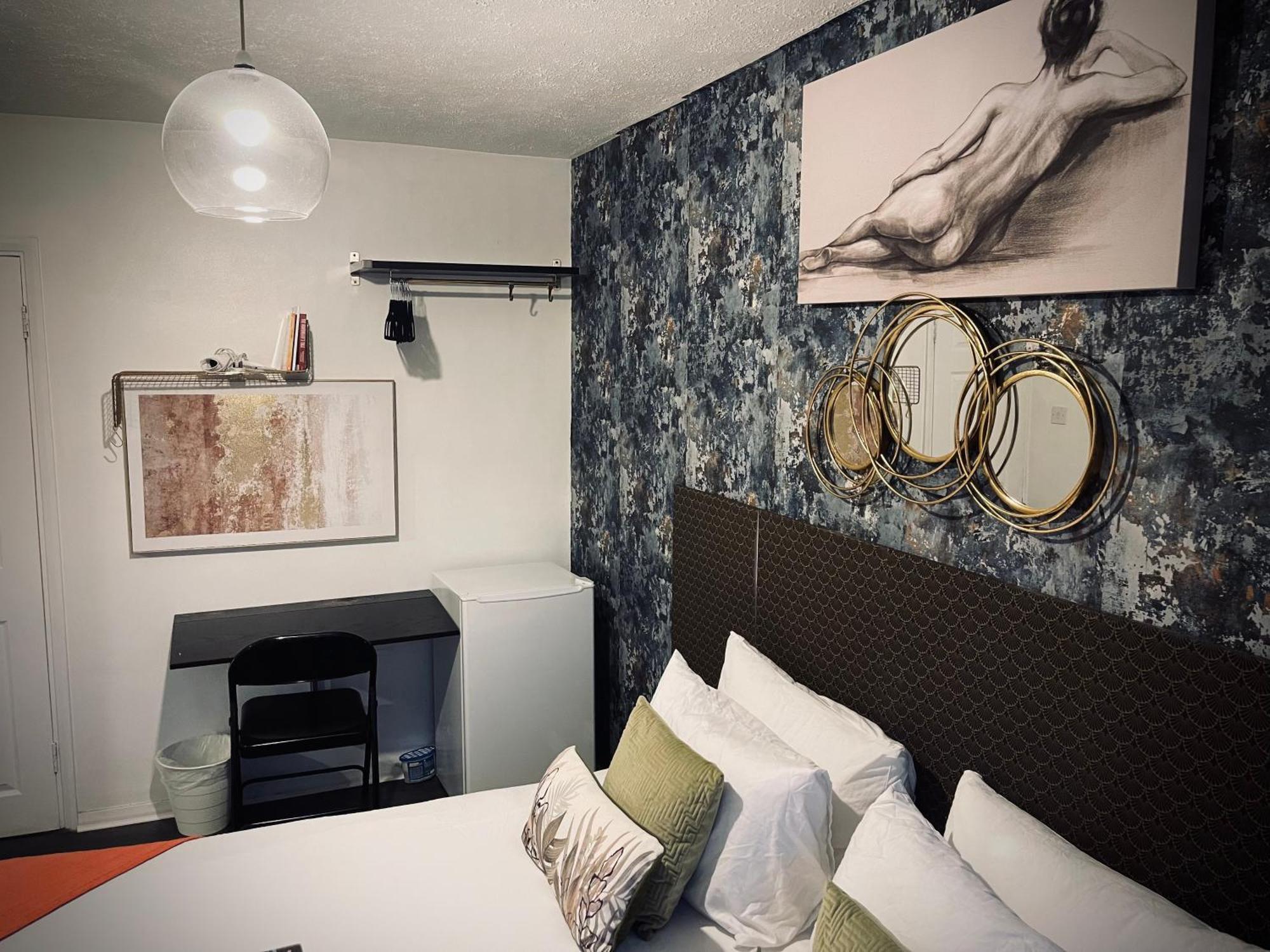 R1 Superking Sized Bed & 65" Tv On The Wall In Clapham Lejlighed London Eksteriør billede