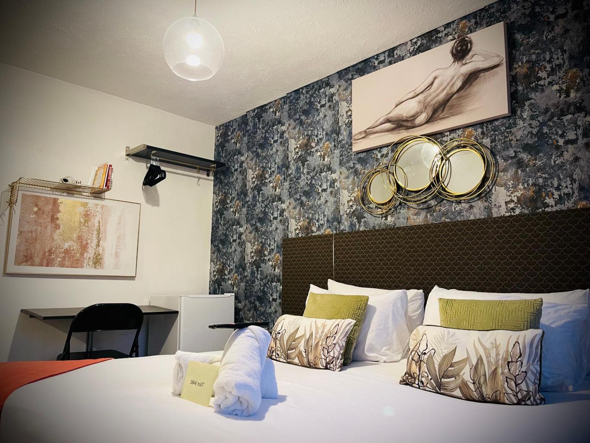 R1 Superking Sized Bed & 65" Tv On The Wall In Clapham Lejlighed London Eksteriør billede