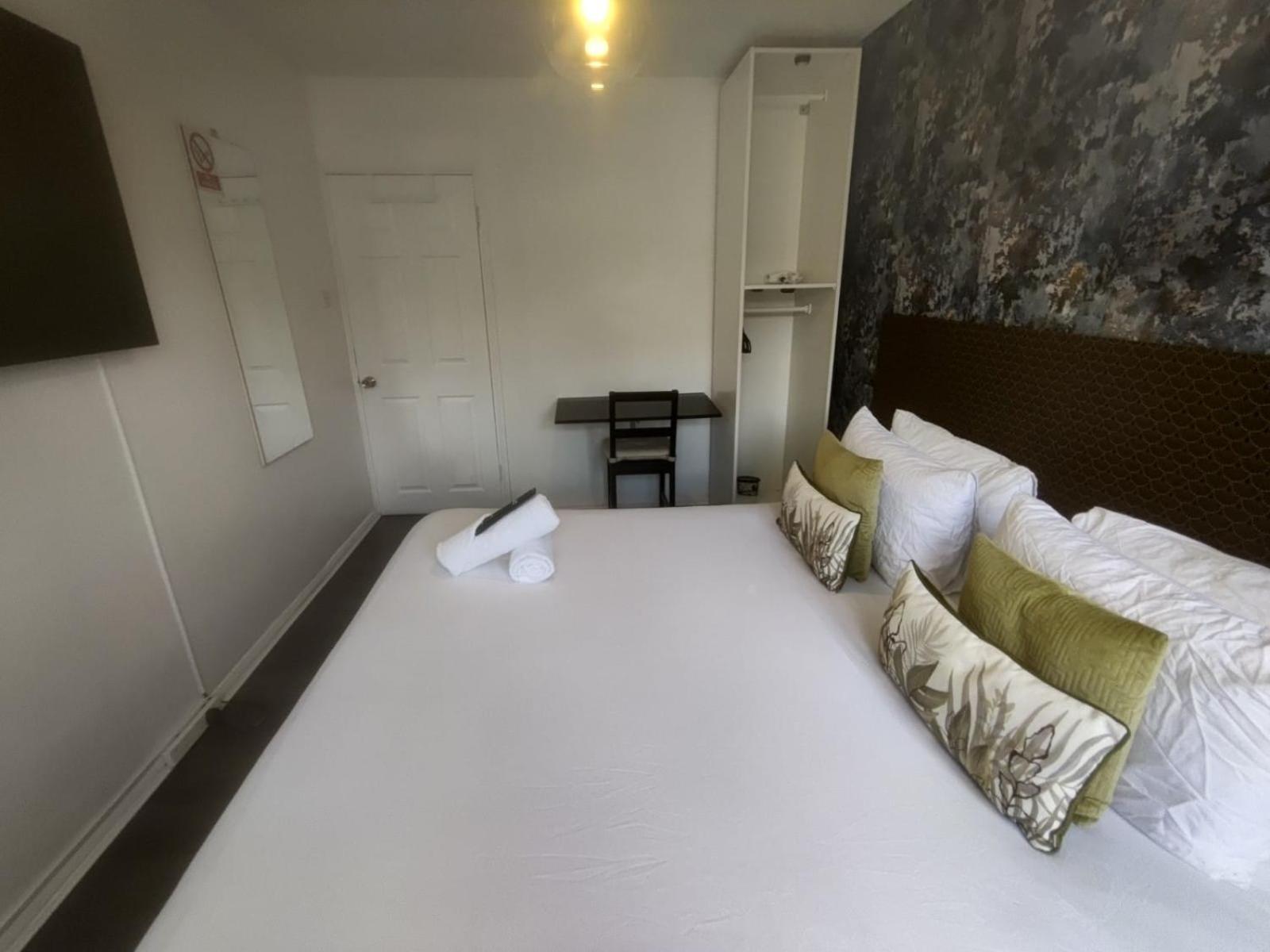 R1 Superking Sized Bed & 65" Tv On The Wall In Clapham Lejlighed London Eksteriør billede