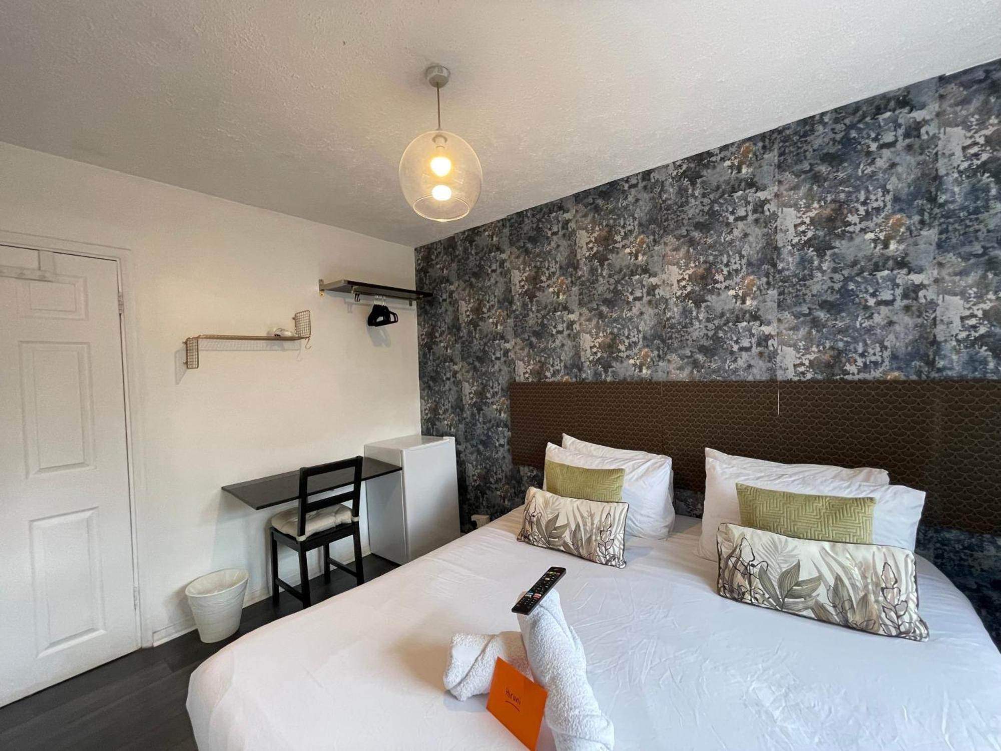 R1 Superking Sized Bed & 65" Tv On The Wall In Clapham Lejlighed London Eksteriør billede