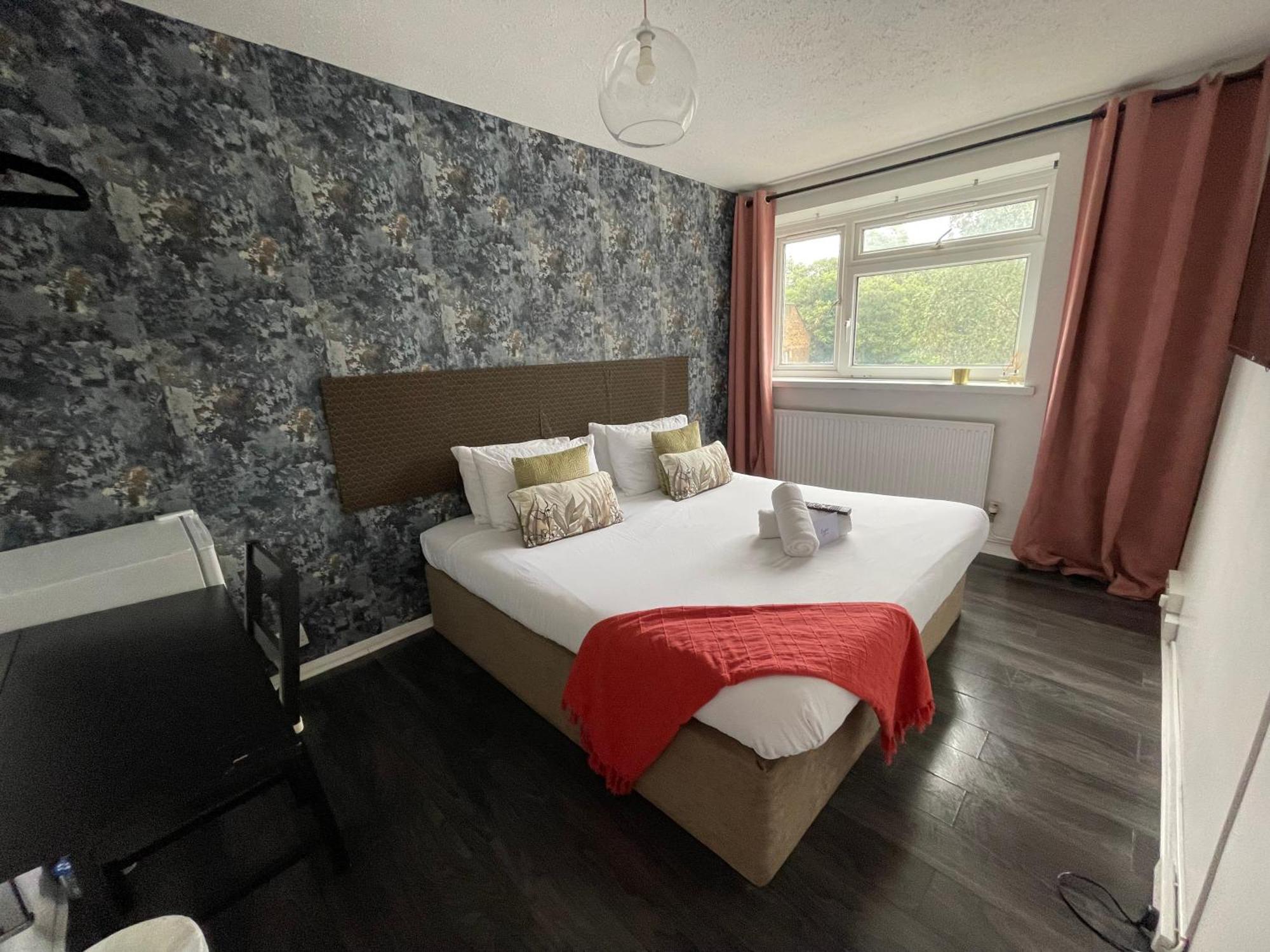R1 Superking Sized Bed & 65" Tv On The Wall In Clapham Lejlighed London Eksteriør billede